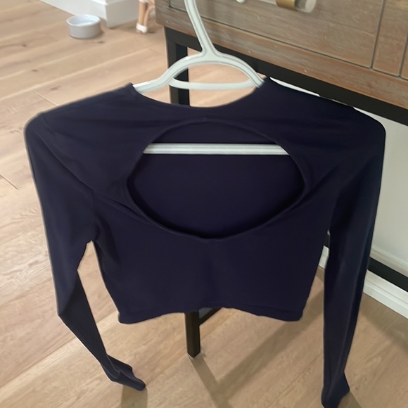 Blue long sleeve with cut out back - Picture 2 of 3